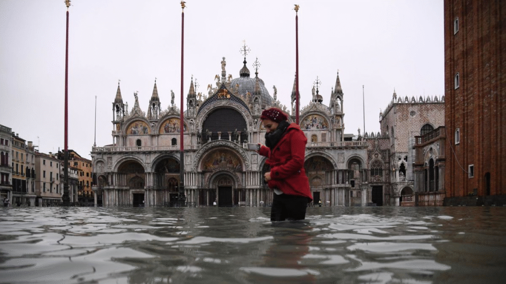 Why Are America's Big Cities Sinking? 1 Why Are America's Big Cities Sinking?